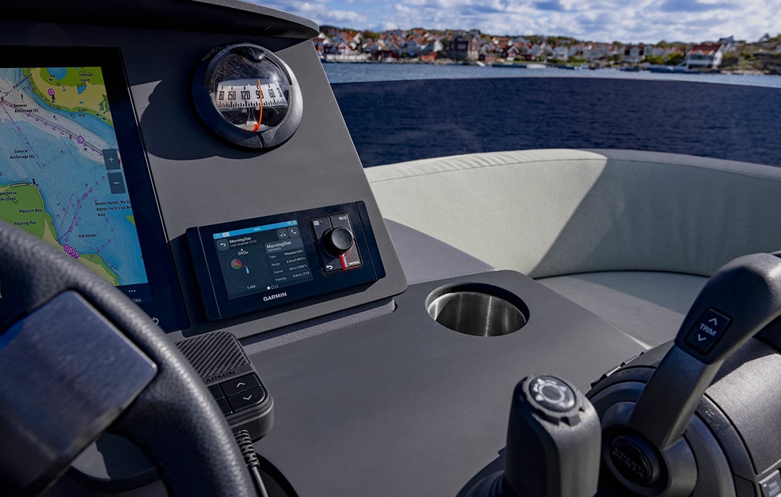 A chartplotter with marine mapping on the display screen. The chartplotter is on the dashboard to the right of the helm.